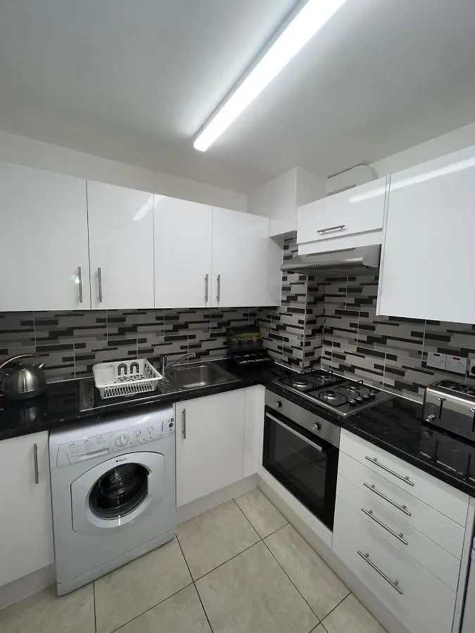 Lively 1 Bed Apartment In Buzzing East London!