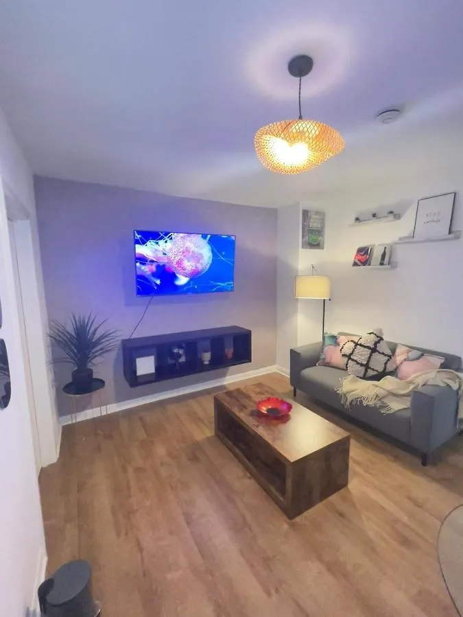 Lively 1 Bed Apartment In Buzzing East London!